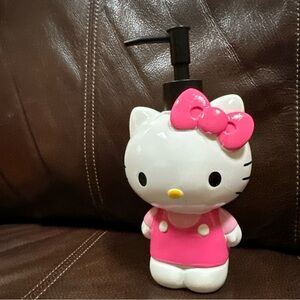 New Hello Kitty Sitting With Bright Pink Bow Lotion Soap Dispenser Pump Sanrio